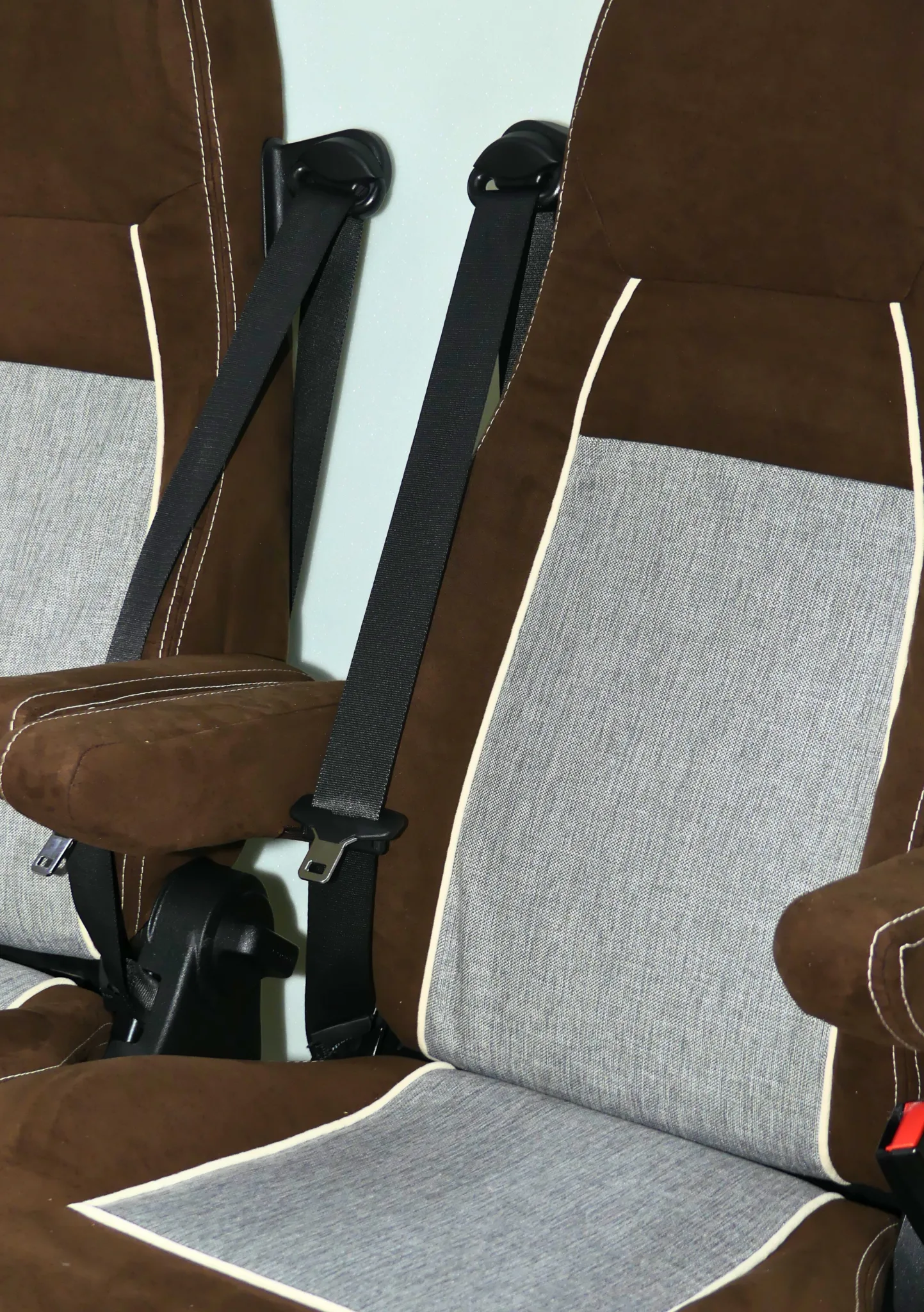 Fahrer-Beifahrersitze_4-1