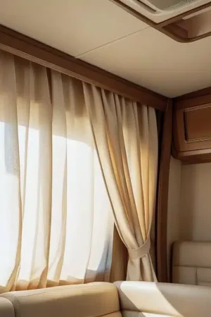 Elegante Vorhänge in Beige - lichtdurchlässig und wohnlich für stilvolle Innenräume